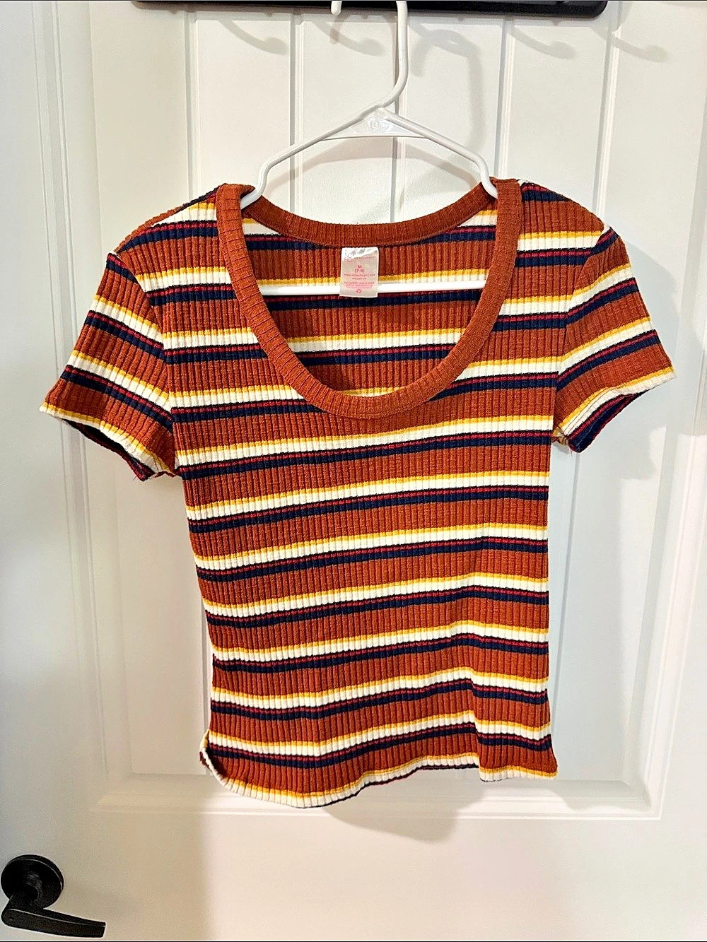 No Boundaries Striped Short Sleeve Top in Brown & White Size Medium Like N